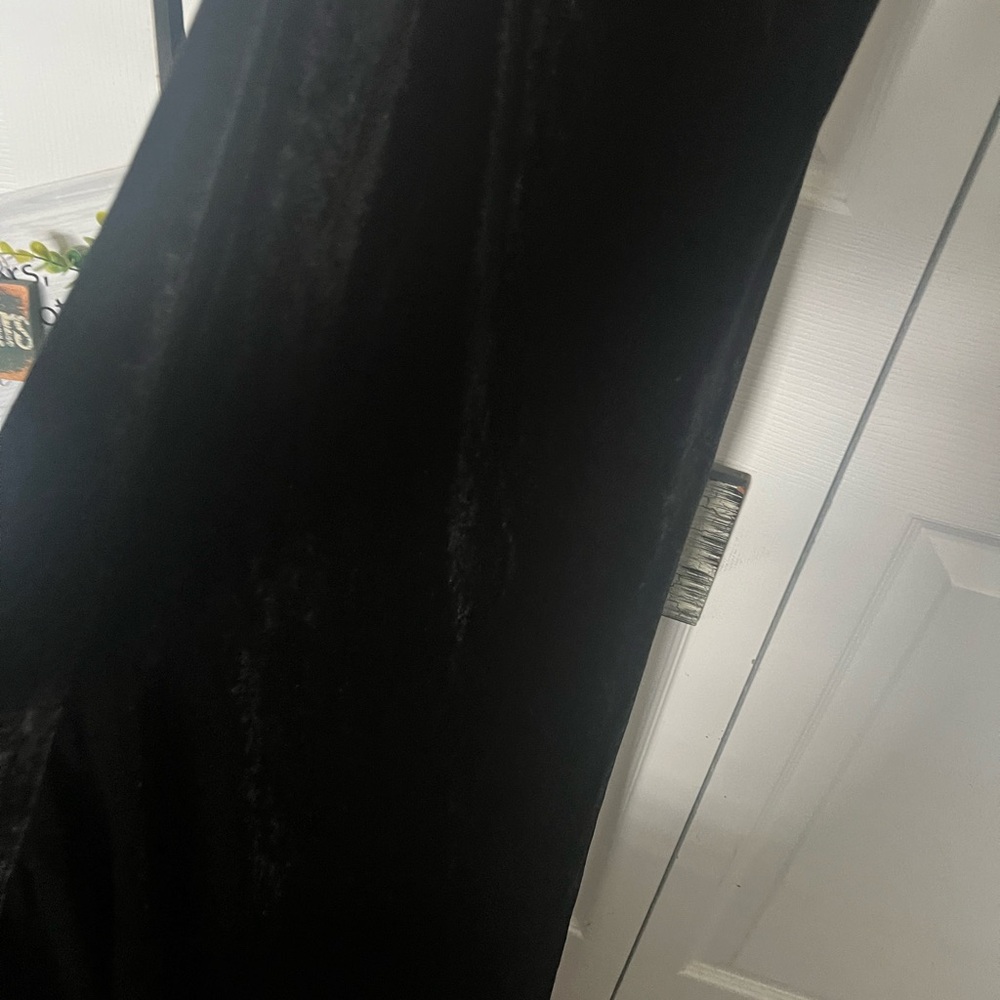 Elegant Black Maxi Dress - Picture 2 of 4